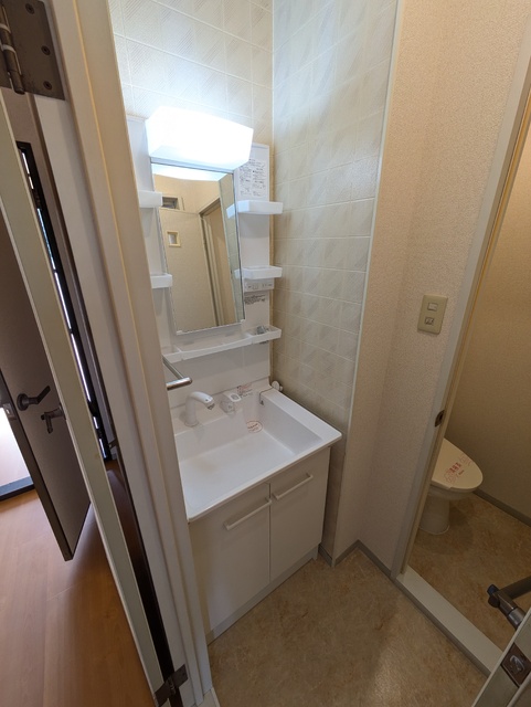 洗面設備　☆便利なシャワー付独立洗面台☆