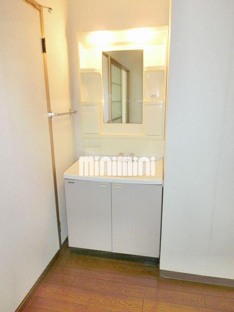 洗面設備　便利な独立洗面台。