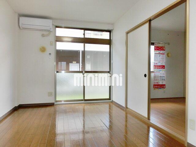 居室・リビング　エアコン完備の快適なお部屋。