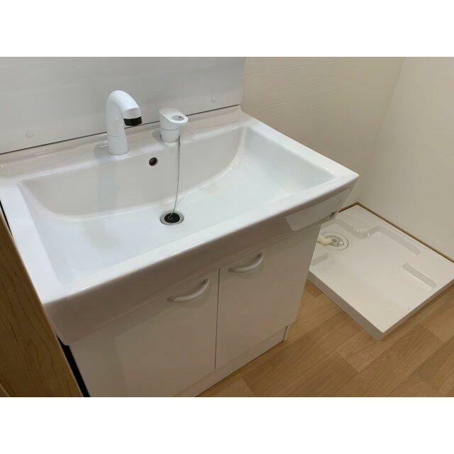 洗面設備　退去前につき別のお部屋の写真です。