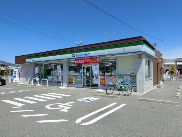 コンビニ　ファミリーマート（コンビニ）まで680m