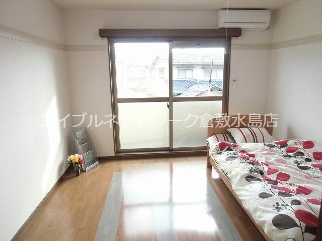 居室・リビング　同物件の別室写真です