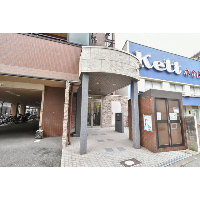 エントランス　ゆとりのあるエントランスです