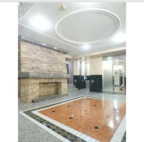 ロビー　重厚感のあるエントランス