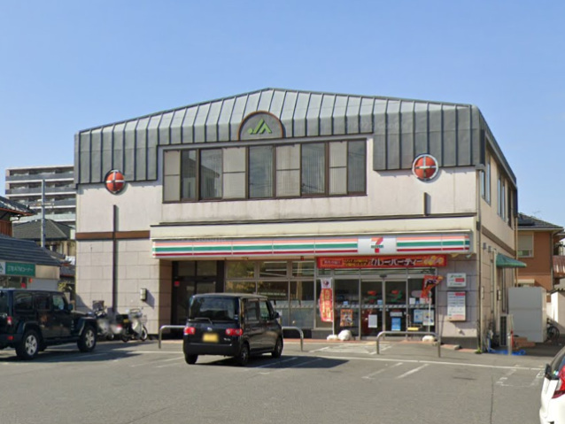 コンビニ　セブンイレブン摂津千里丘東1丁目店（コンビニ）まで493m