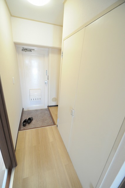 玄関　※別部屋参考写真