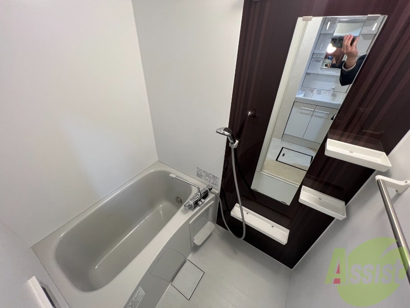 バス・シャワールーム　こちらのお風呂で一日の疲れを癒して下さい。