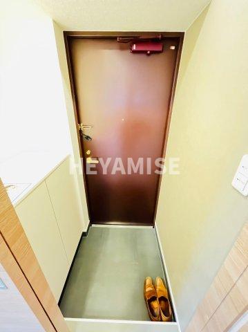 玄関　※類似のお部屋写真となります。現況を優先します※