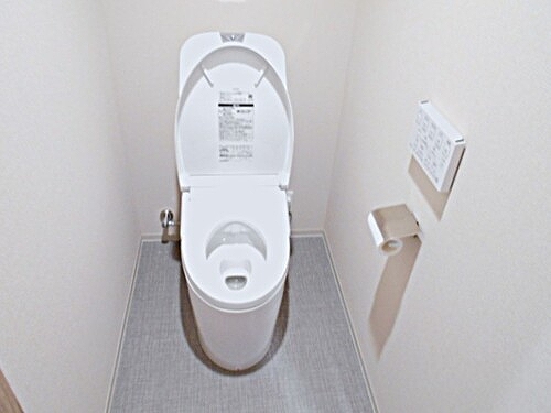トイレ　洗浄機能付き便座　※2021年10月撮影