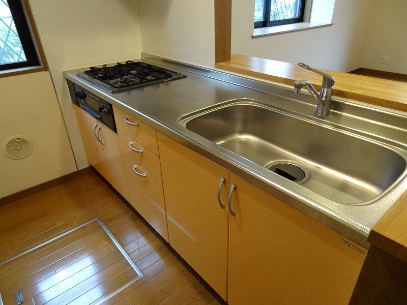 キッチン　同タイプ反転画像（参考）