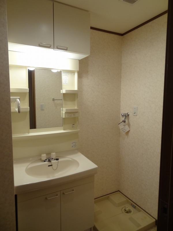 洗面設備　同タイプ反転画像（参考）