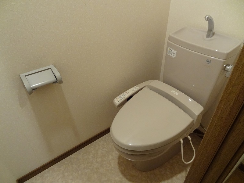 トイレ　同タイプ反転画像（参考）