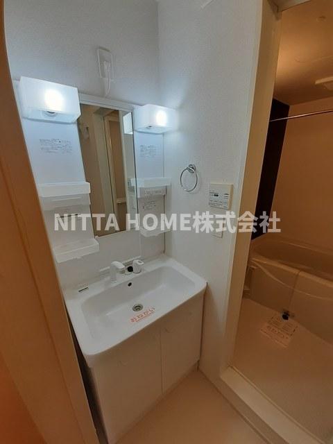 洗面設備　シャワー付きの洗面化粧台もあります◆