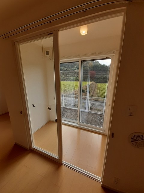 バルコニー　サンルームにテラスのついたお部屋です♪