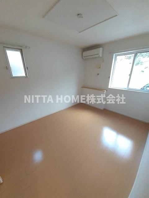 その他部屋・スペース　こちらの洋室は6帖です(^^)