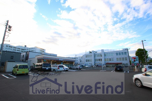 コンビニ　セブンイレブン札幌菊水5条店（コンビニ）まで368m