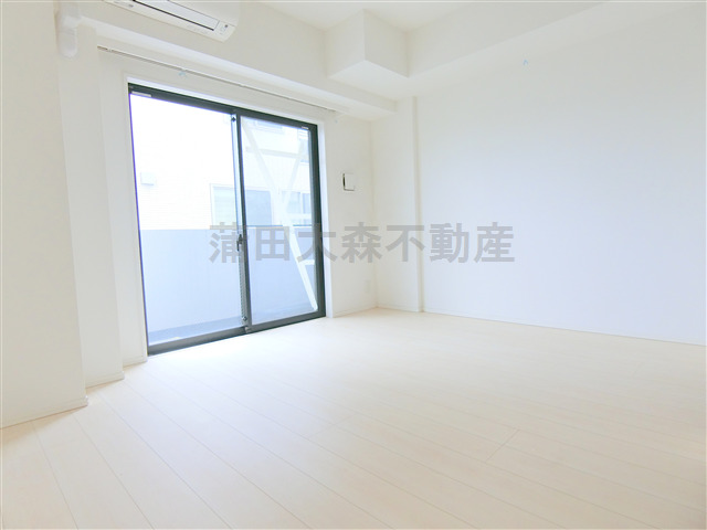 居室・リビング　横に広く使いやすい洋室7.7帖