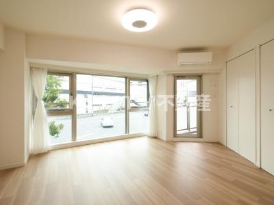 居室・リビング　こちらの居間で趣味の時間をお楽しみください