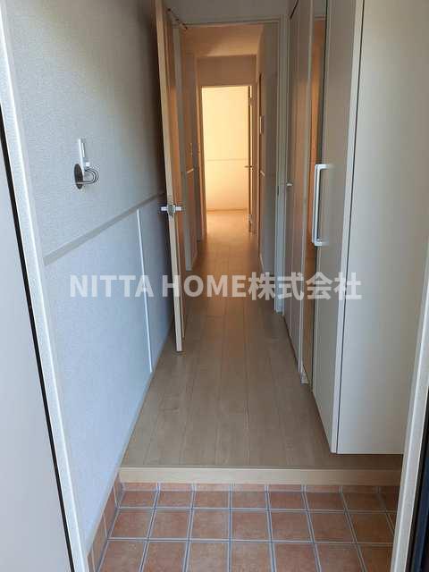 玄関　ミラー付きトールサイズのシューズボックス付き◎