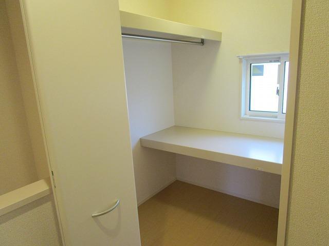 トイレ　大きなウォークインクローゼットもあります♪