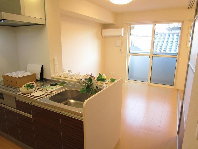 居室・リビング　9.1帖のLDKと3帖の洋室です♪