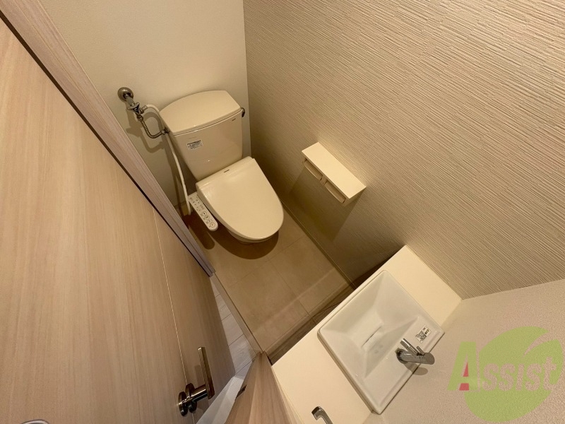 トイレ　こちらはトイレです。清潔感があり、安心して使用できます。