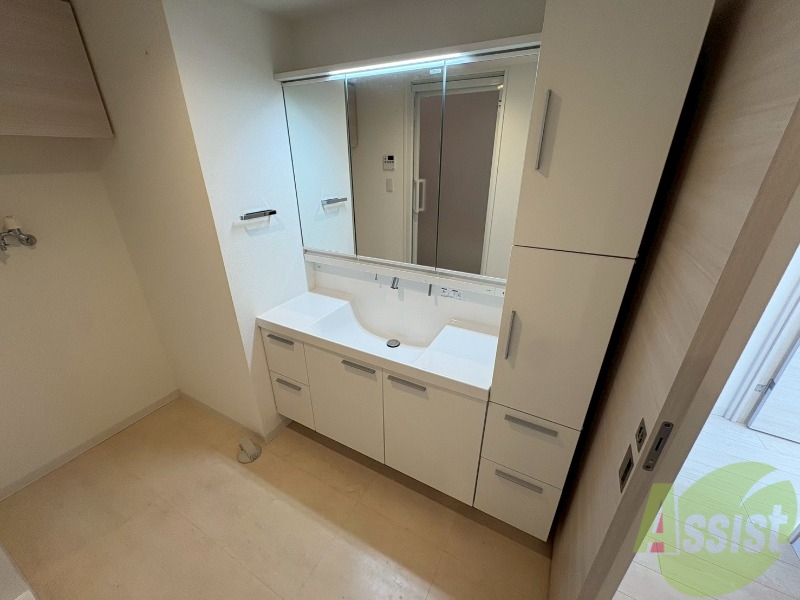 洗面設備　洗面台。身支度にはかかせないですよね～。