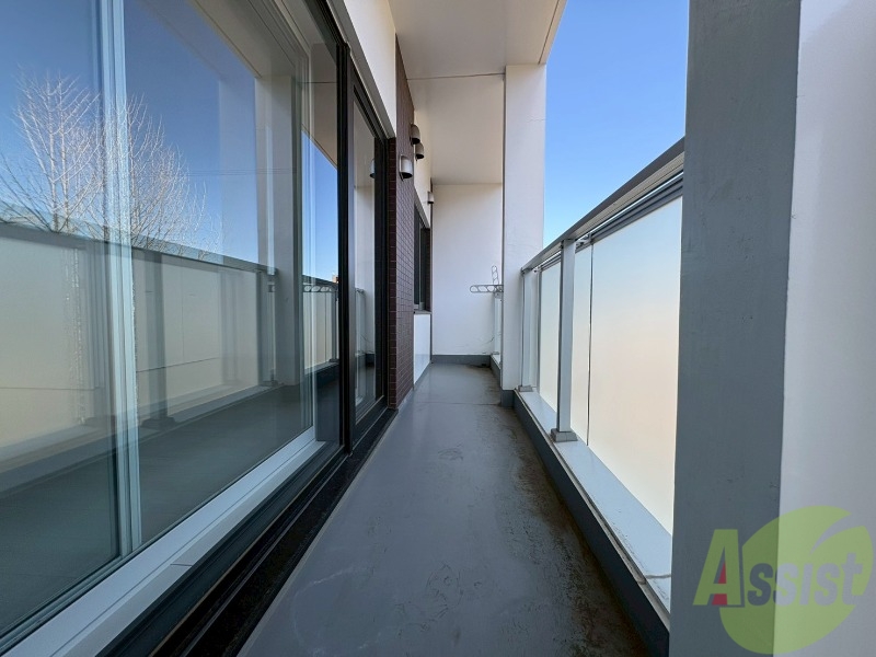 バルコニー　バルコニーは幅があり、広い印象を受けました。