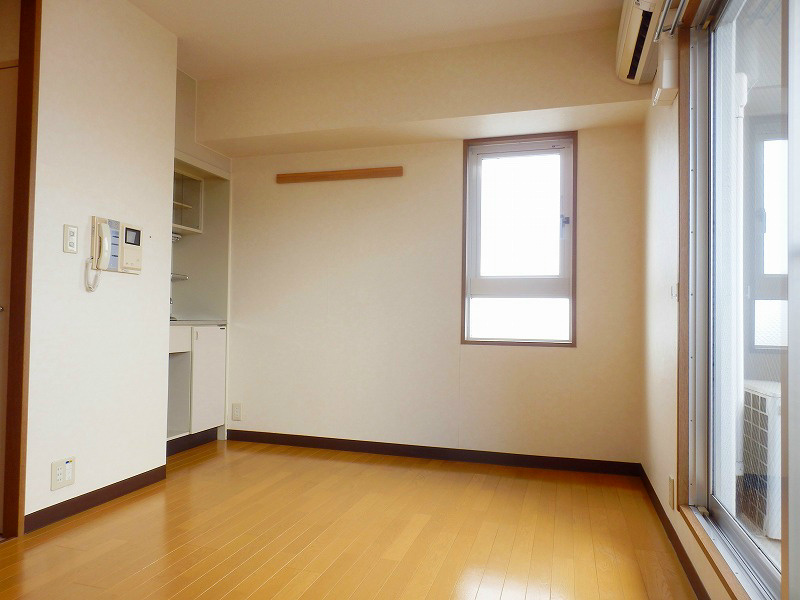 居室・リビング　角部屋の明るいお部屋