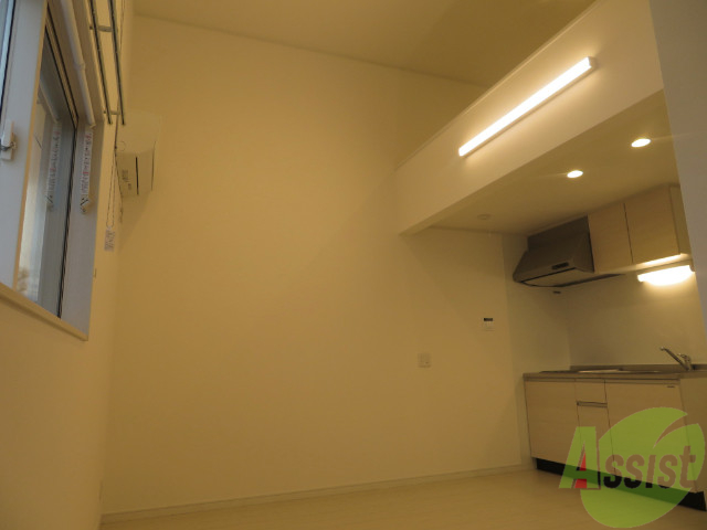 居室・リビング　白基調のお部屋は、部屋が明るく広く感じますね。