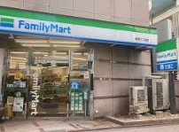 コンビニ　ファミリーマート 新宿十二社店（コンビニ）まで712m
