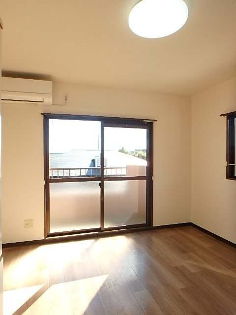 居室・リビング　他部屋写真です。
