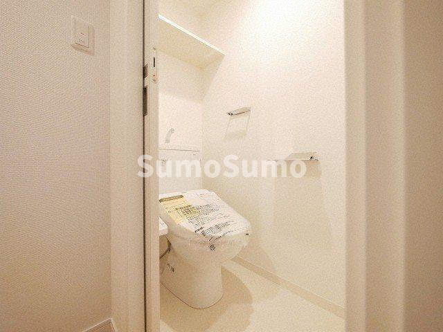 トイレ　落ち着いた色調のトイレです