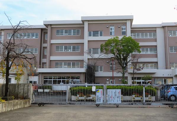 中学校　流山市立南流山中学校（中学校）まで690m