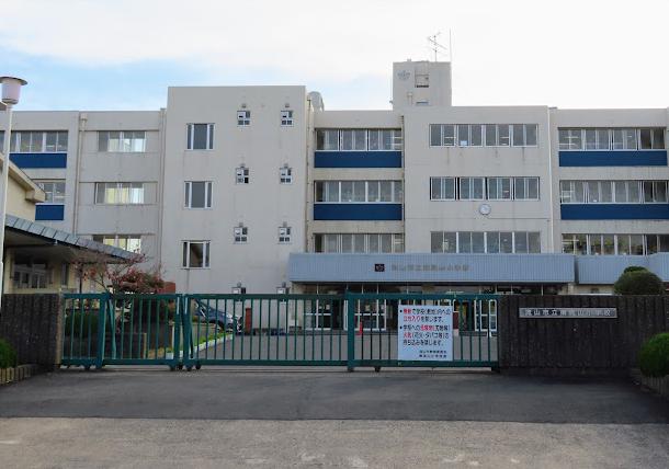 小学校　流山市立南流山小学校（小学校）まで989m