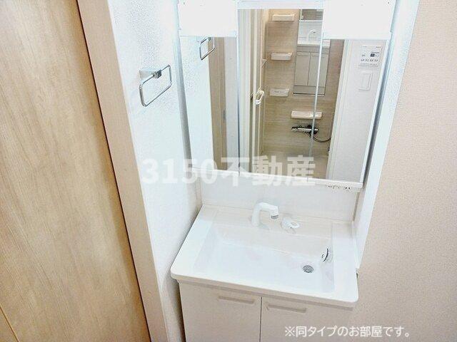 洗面設備　コンパクトで使いやすい洗面所