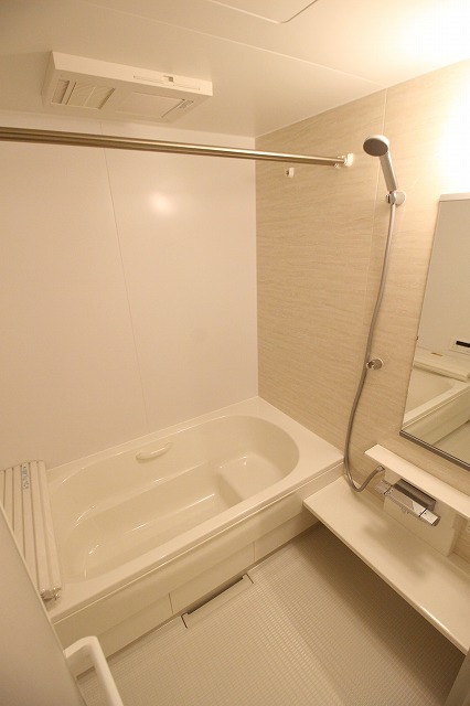 バス・シャワールーム　別のお部屋の写真です