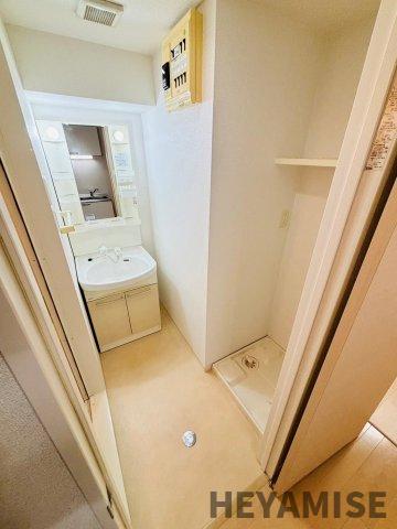 洗面設備　※同間取りの別の階のお部屋の画像です※現況を優先します