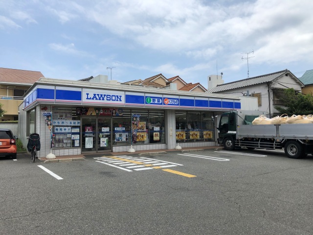 コンビニ　ローソン（コンビニ）まで653m