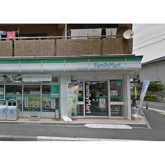 コンビニ　ファミリーマート本牧大里町店（コンビニ）まで614m
