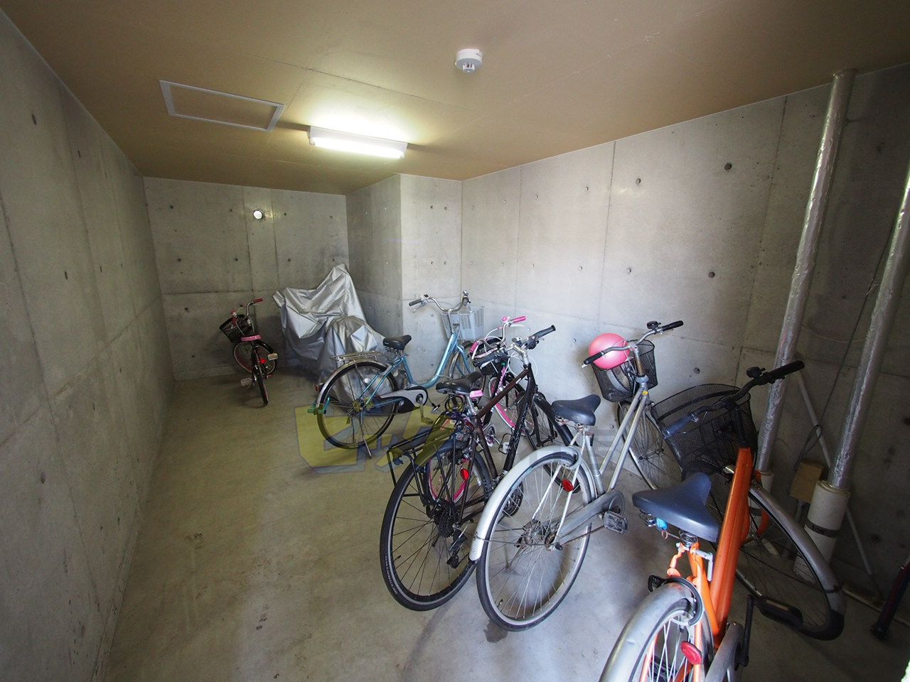 その他共有部分　屋内駐輪場付きです♪