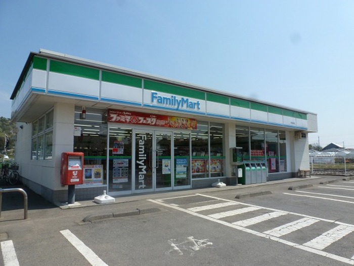 コンビニ　ファミリーマート大泉坂田店（コンビニ）まで516m
