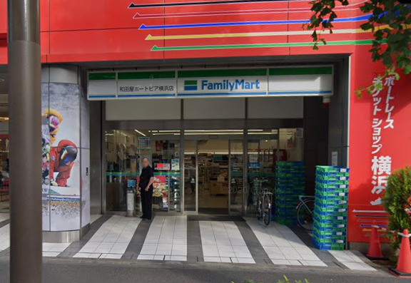 コンビニ　ファミリーマート（コンビニ）まで252m