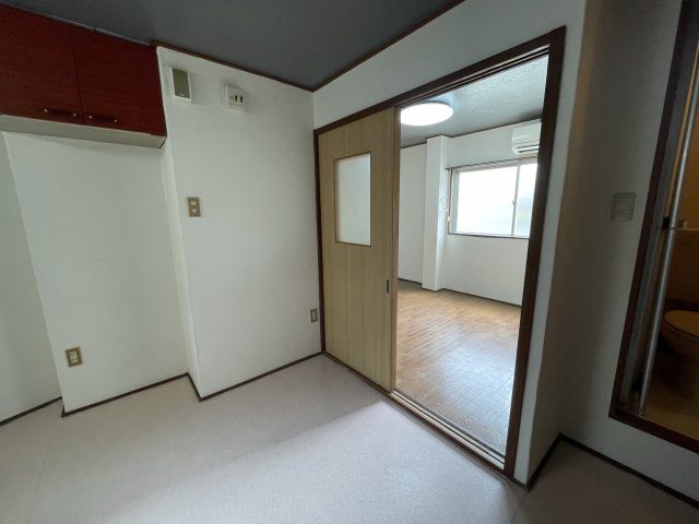 居室・リビング　イメージとして同建物他部屋を表示しています
