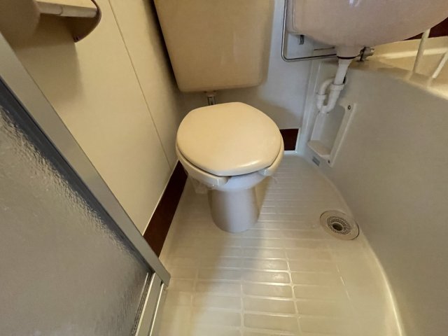 トイレ　イメージとして同建物他部屋を表示しています