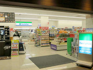 コンビニ　ファミリーマートANAクラウンプラザホテル千歳店（コンビニ）まで209m