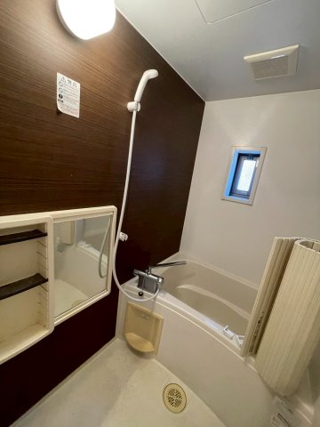 バス・シャワールーム　※別のお部屋の写真です