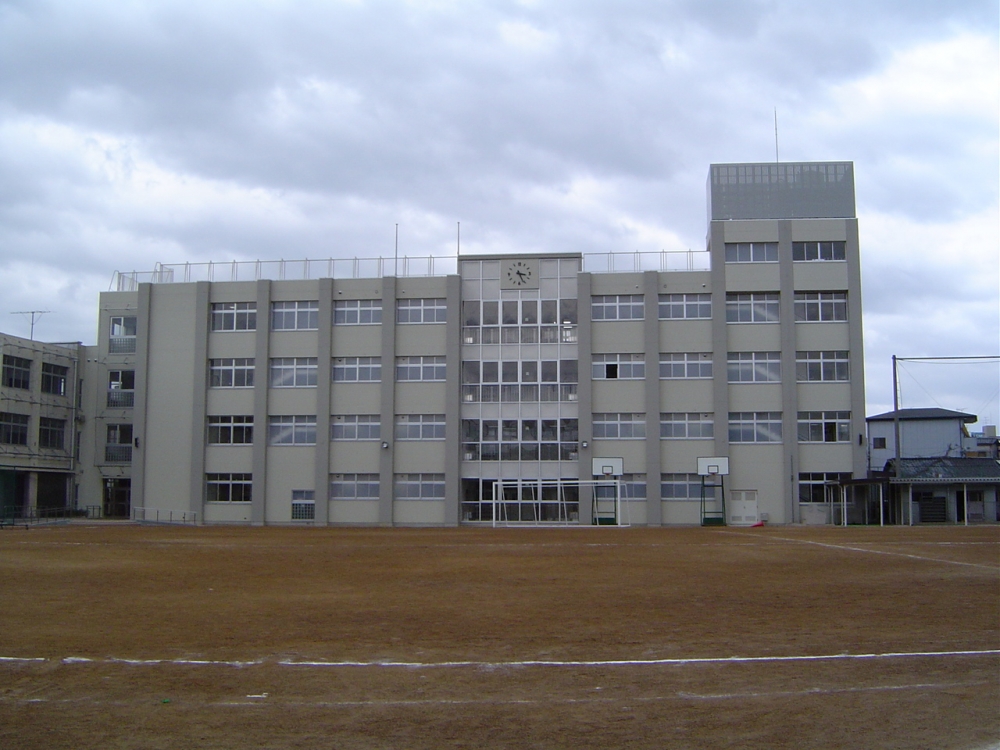 中学校　大阪市立鶴橋中学校（中学校）まで1022m