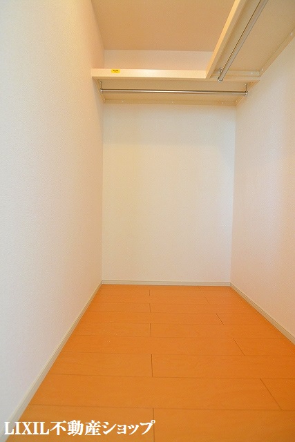 収納　東側６帖洋室のウォークインクローゼットです。