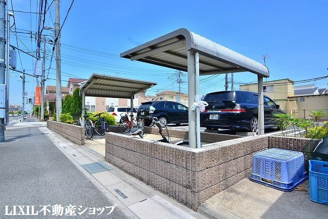 その他共有部分　敷地内に屋根付きの駐輪場があります。